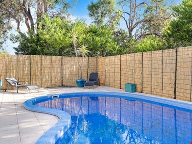 2 Kruseana Grove, Roleystone WA 6111