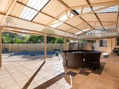 2 Kruseana Grove, Roleystone WA 6111