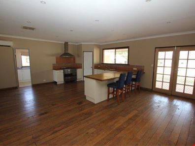 34 Doreen Street, Narembeen WA 6369