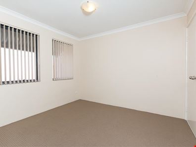 18/11 Serls street, Armadale WA 6112