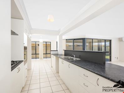 9 Schooner Pass, Glenfield WA 6532