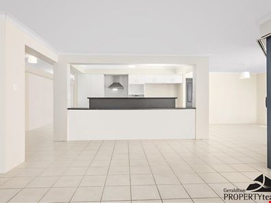 9 Schooner Pass, Glenfield WA 6532