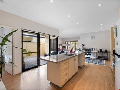 6B Milkman Avenue, Broadwater WA 6280