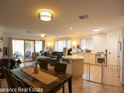 8 Hart Place, Castletown WA 6450