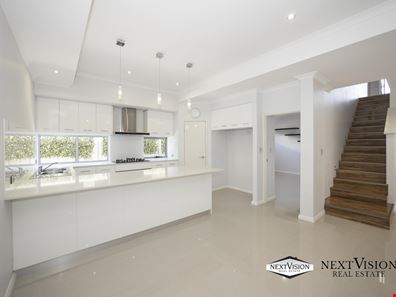 62 Riverina Parade, Lake Coogee WA 6166