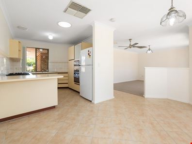 2/4 Heron Place, Maddington WA 6109