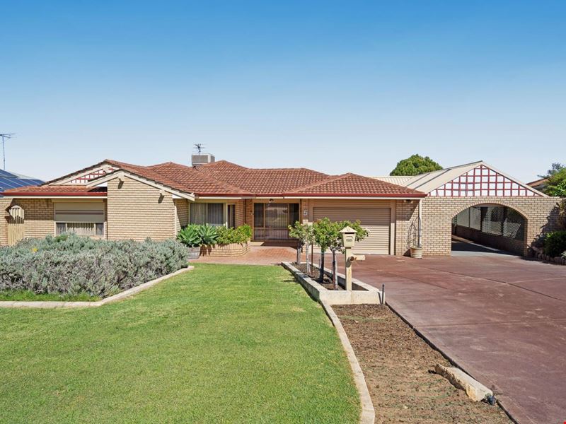 5 Sheridan Court, Lake Coogee WA 6166