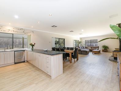 106 Cavanagh Cl, Cardup WA 6122