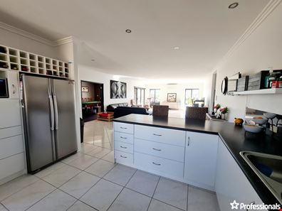 16 Amar Court, Waggrakine WA 6530