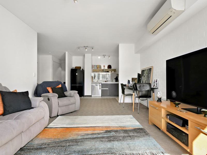 104/59 Breaksea Drive, North Coogee