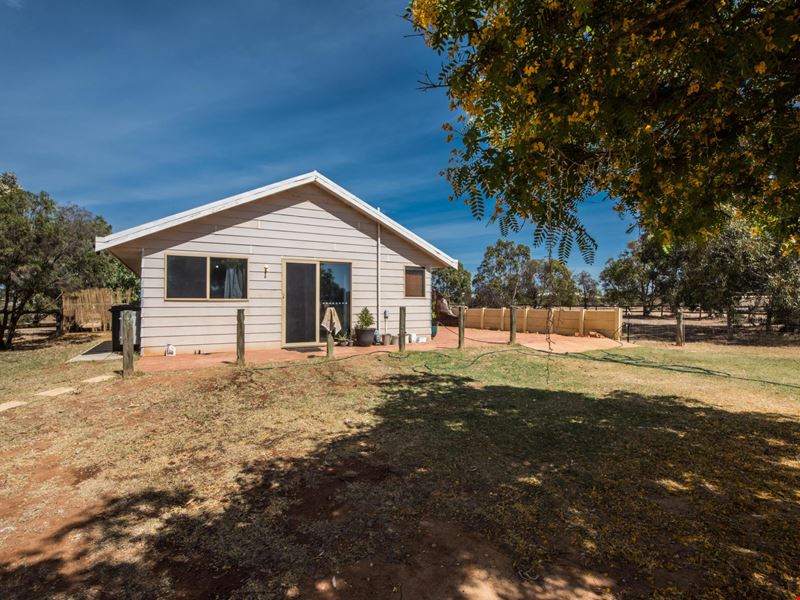 22 Border Drive, Deepdale