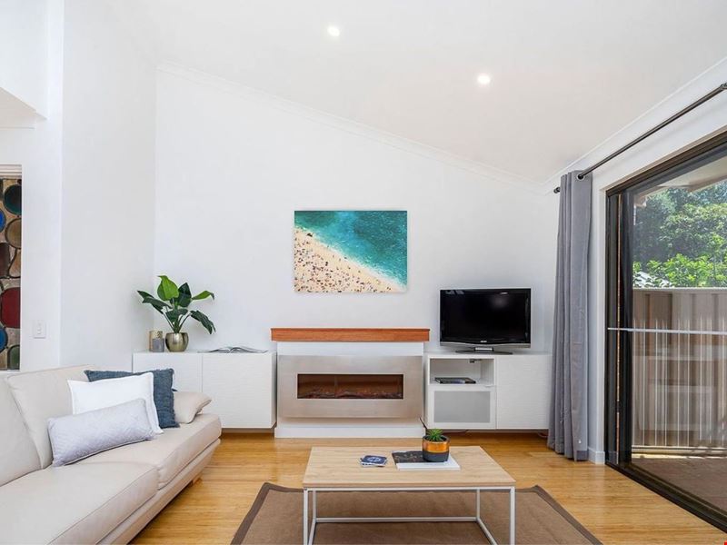 6/4 Perina Way, City Beach