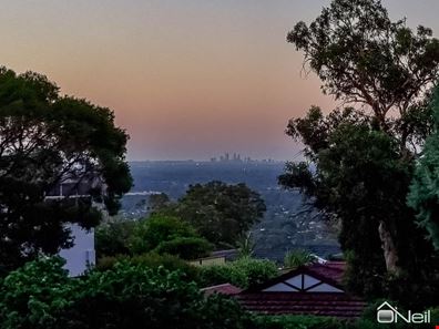 4 Vista Grove, Mount Nasura WA 6112