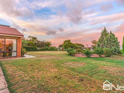 4 Vista Grove, Mount Nasura WA 6112