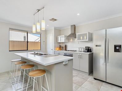 27 Cordyline Entrance, Sinagra WA 6065