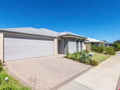 10 Lotus Drive, Maddington WA 6109