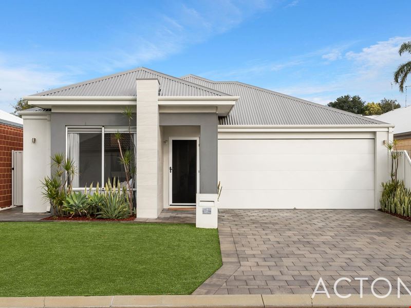 7 Wading Place, Lake Coogee WA 6166