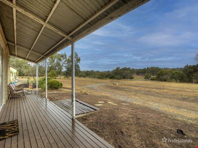 65 Peaceful Lane, Gidgegannup WA 6083