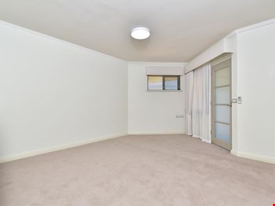 10B/4 Kitchener Road, Melville WA 6156