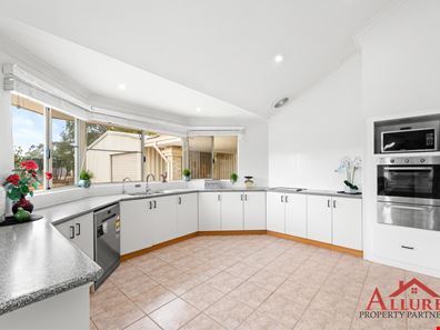 28 Country Dr, Oakford WA 6121
