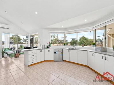 28 Country Dr, Oakford WA 6121