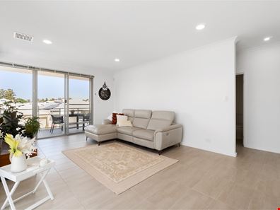 5/2 Lahinch Vista, Gnangara WA 6077