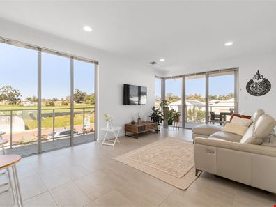 5/2 Lahinch Vista, Gnangara WA 6077