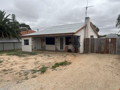 24 Gamenya Avenue, Merredin WA 6415