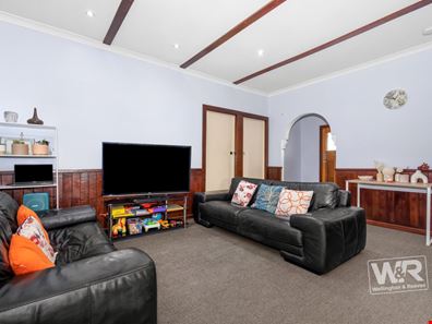 Unit 1, 28 Katoomba Street, Orana WA 6330