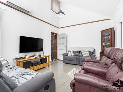 8/3 Sardam Place, Mahomets Flats WA 6530