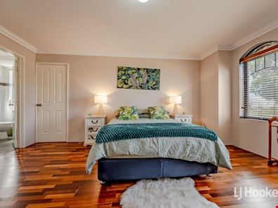 12 Brazier Way, Lakelands WA 6180