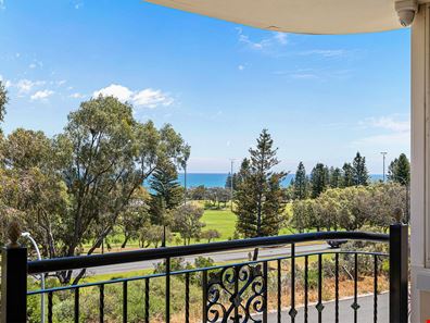 18 Yaringa Way, City Beach WA 6015