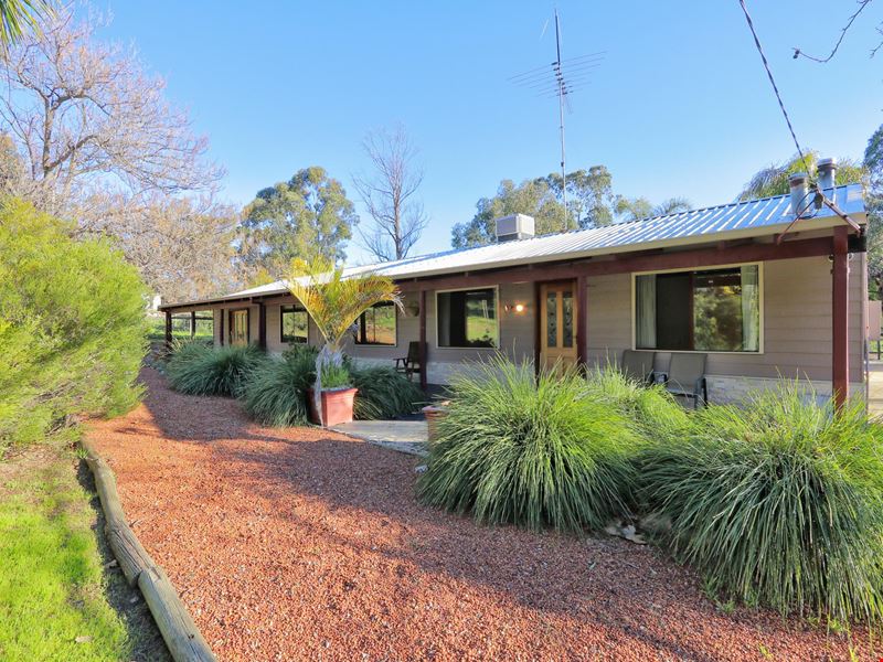 25 Brockman St, Bakers Hill WA 6562
