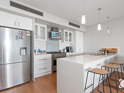 11/52 Rollinson Road, North Coogee WA 6163