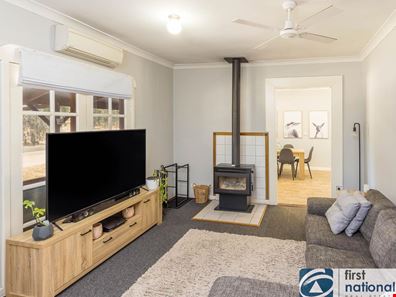 8 Leeder Road, Mokine WA 6401