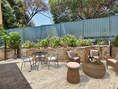 1/4 Kitchener Road, Melville WA 6156
