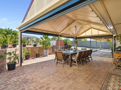 17b Pinnaroo Drive, Padbury WA 6025