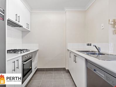 32/34 Malata Crescent, Success WA 6164