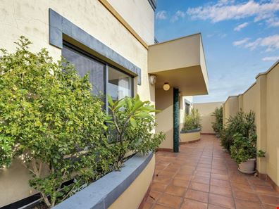 2/204 Lake Street, Perth WA 6000