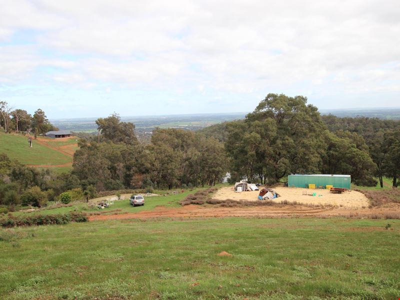 16 Leavy Rd, Waroona WA 6215