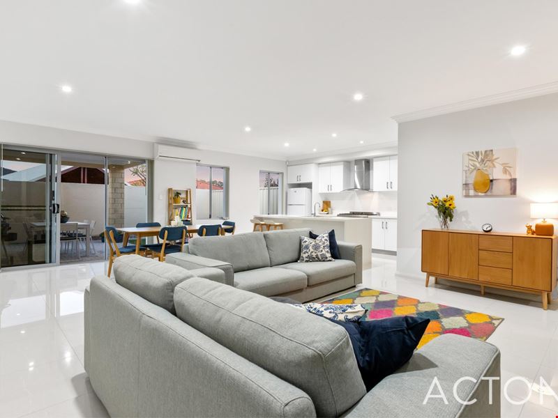 2/370 Hamilton Road, Lake Coogee WA 6166