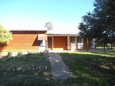 7 Watson Place, Dongara WA 6525
