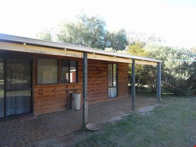 7 Watson Place, Dongara WA 6525