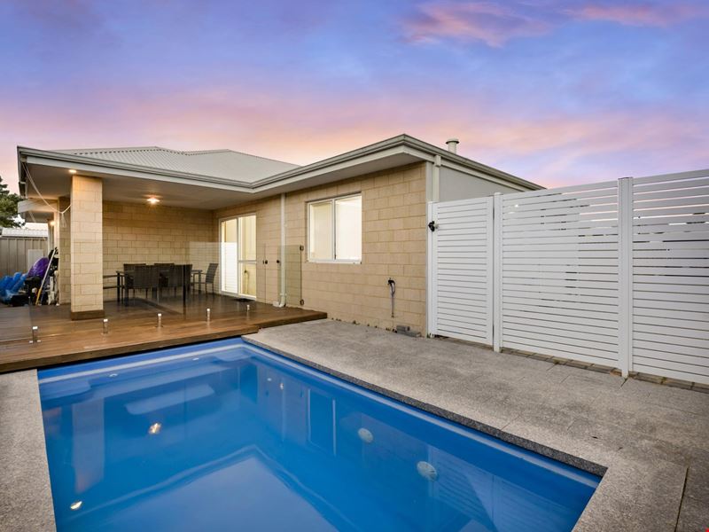 14B Riverina Parade, Lake Coogee WA 6166