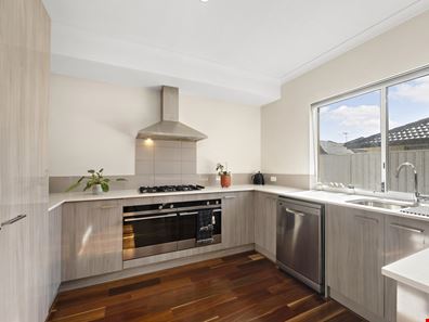 14B Riverina Parade, Lake Coogee WA 6166