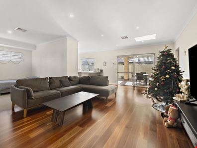 14B Riverina Parade, Lake Coogee WA 6166