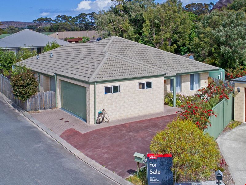 14 Blackswan Court, Little Grove WA 6330