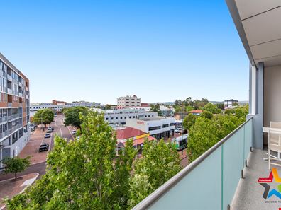 24/20 The Crescent, Midland WA 6056