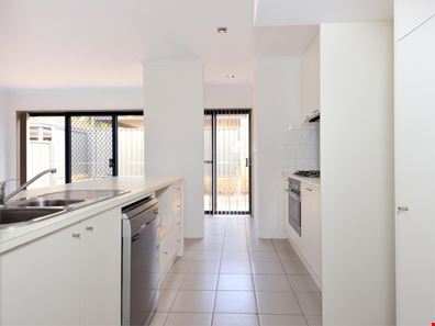 24/1 Mariners Cove Drive, Dudley Park WA 6210