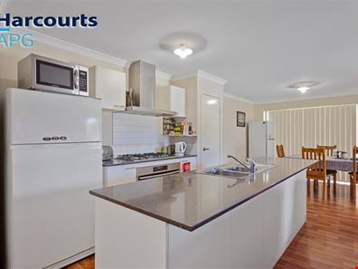 20 Hazelgrove Crescent, Millbridge WA 6232